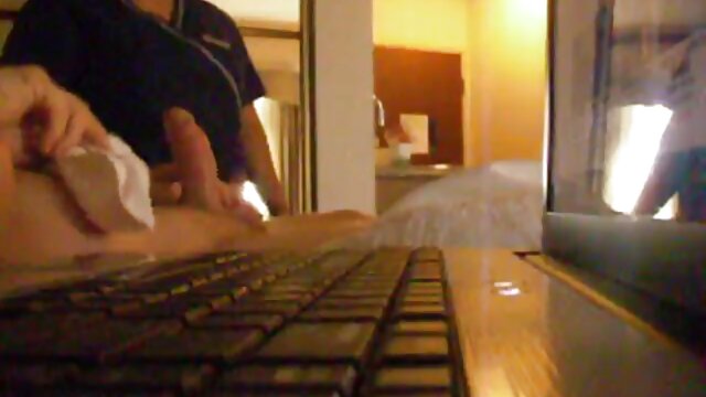 Yaxşı porno :  Uzun ayaqları olan sarışın cücənin hazırda bir az dərin yaxalamaya ehtiyacı var Cinsi video 