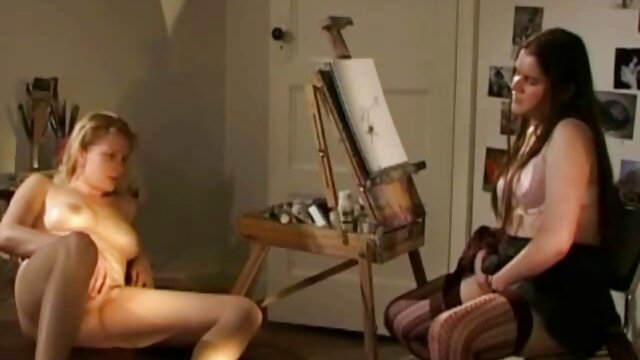 Yaxşı porno :  MILF təsadüfən ögey qızı ilə üçlülüyün iştirakçısı olur Cinsi video 