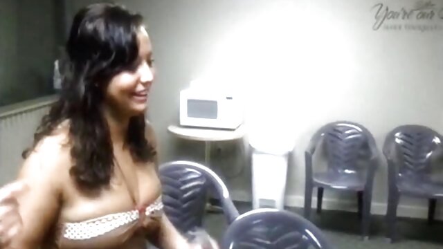 Yaxşı porno :  Kamera qarşısında qəriblə seks qaraşın şirinin problemlərini həll edir Cinsi video 